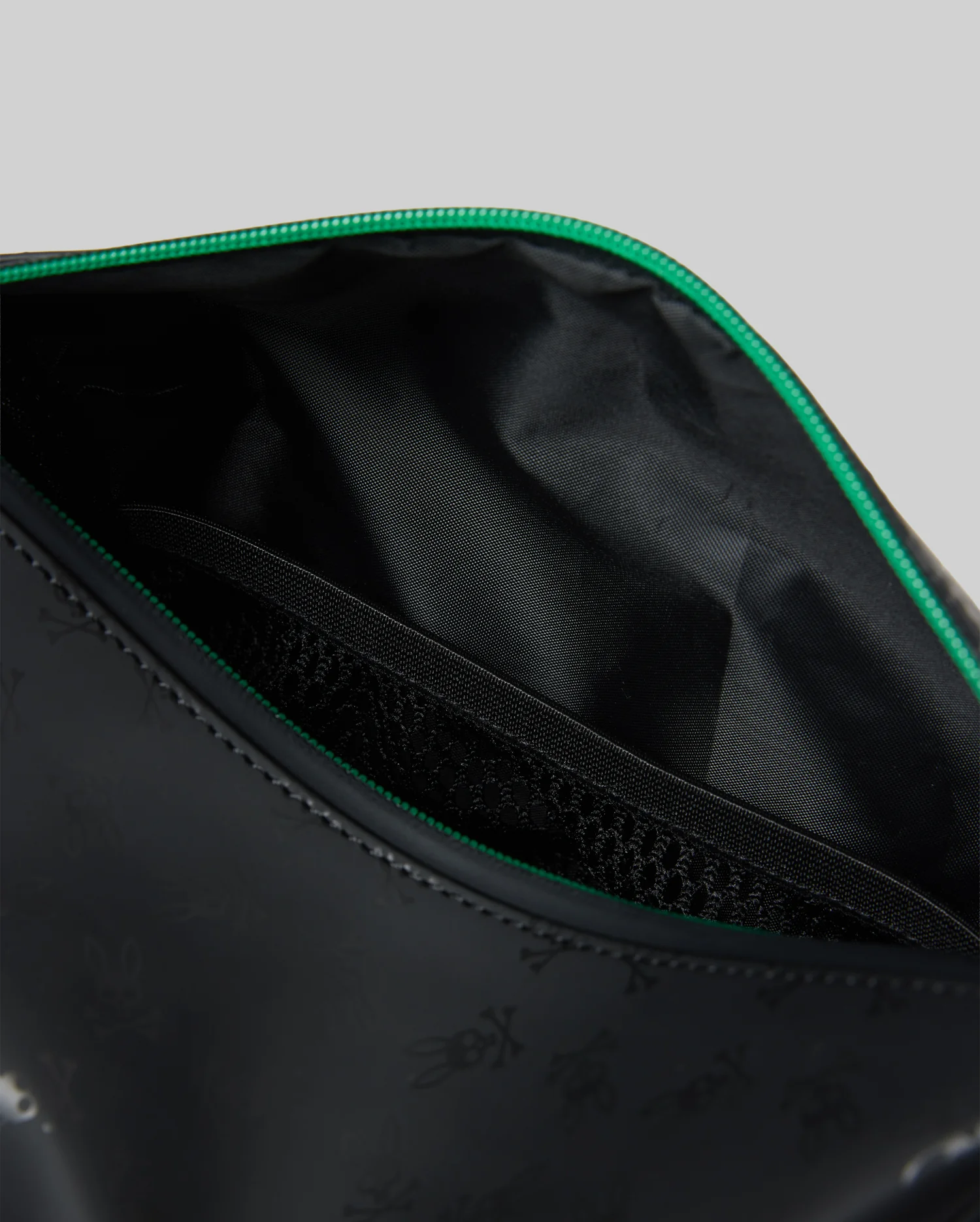 MENS ALL OVER BUNNY TOILETRY KIT - MO2400094 - Image 3
