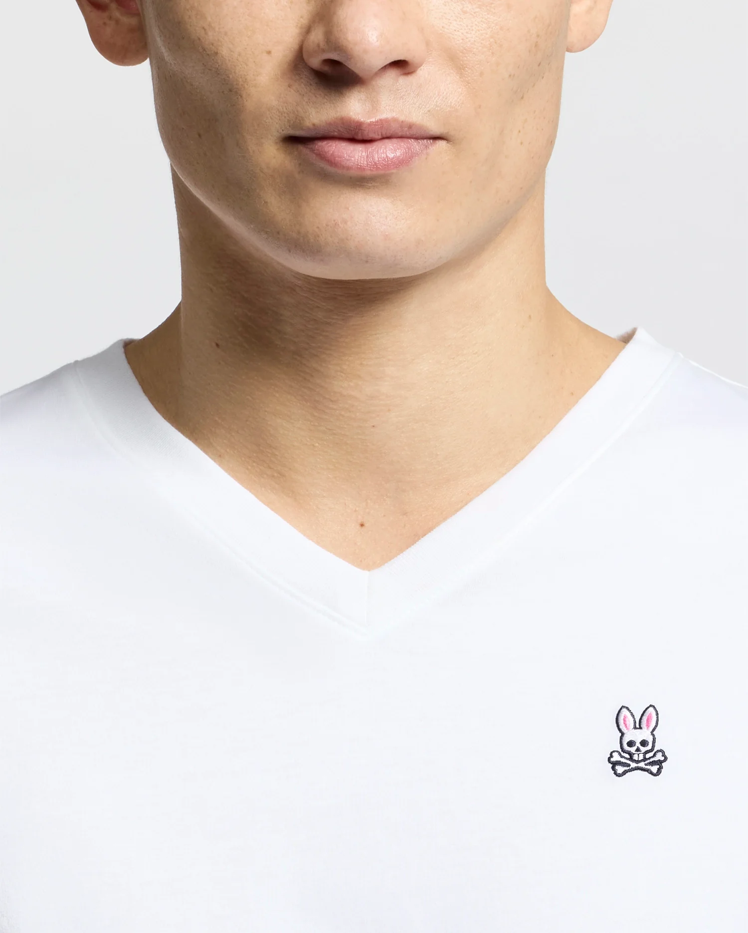 MENS CLASSIC V NECK TEE - B6U100ARPC - Image 4